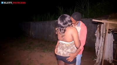 اسٽريٽ رومانس ۽ گرم جنسي ڪلب جي هڪ گولي ڇوڪري سان